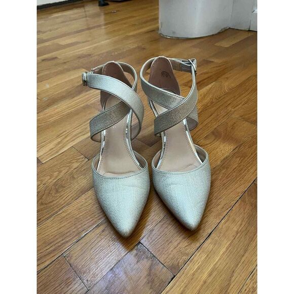 Kelly & Katie Maryrae Silver Metallic Crossover Strap Pointed Pumps Size 7.5 - Picture 4 of 11